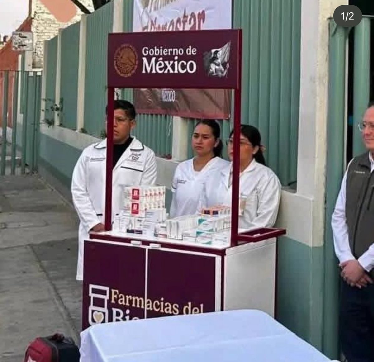 pedroferriz3's tweet photo. Está más chingón el puesto de ESQUÍ-SOPAS https://t.co/ADxEckZkjr