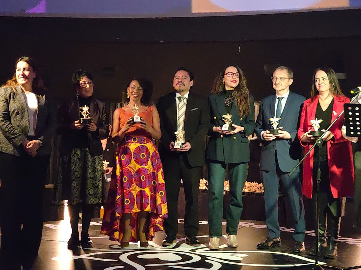 ONUMujeresCol's tweet image. La Mesa de Género de la Cooperación Internacional celebra el reconocimiento que le hizo @APCColombia por alianza feminista durante el evento "Alianzas con resultados".

#CooperamosPorLaIgualdad trabajando articuladamente por los derechos de las mujeres y las niñas en Colombia.