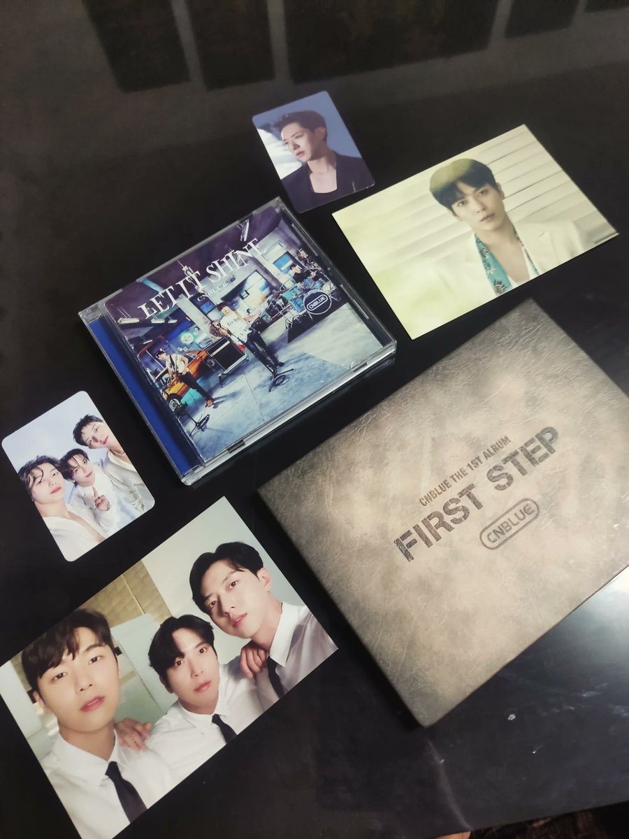 roxy_balasi95's tweet photo. To my very 1st CNBLUE Album (Wanted Album) and now these adopted babies. 
Forever thankful to you unnie @bluebeat37 see you somewhere maybe 😂  thank you thank you 😌😭 https://t.co/byUtrcLsbs