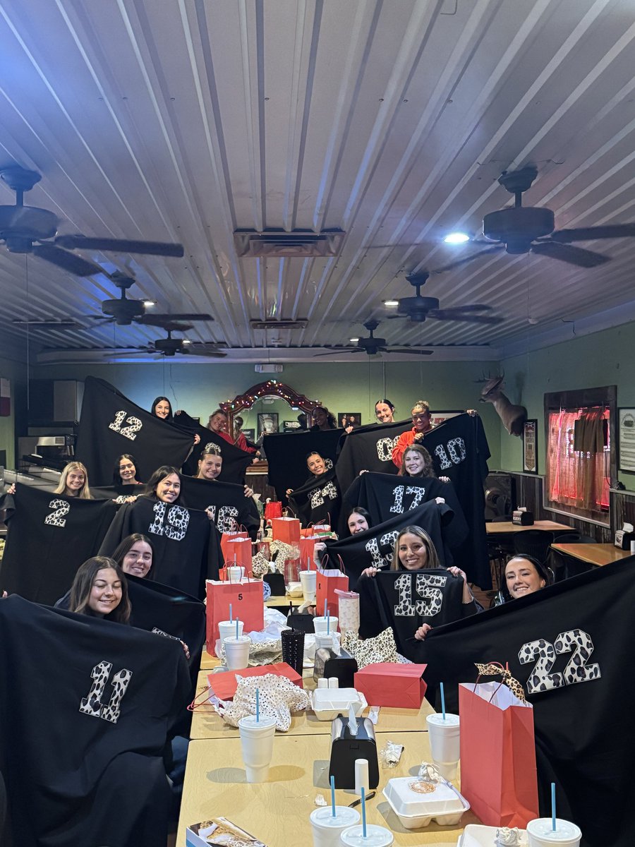 SoftballTemple's tweet image. Celebrating each other! 🎄#YahLeps