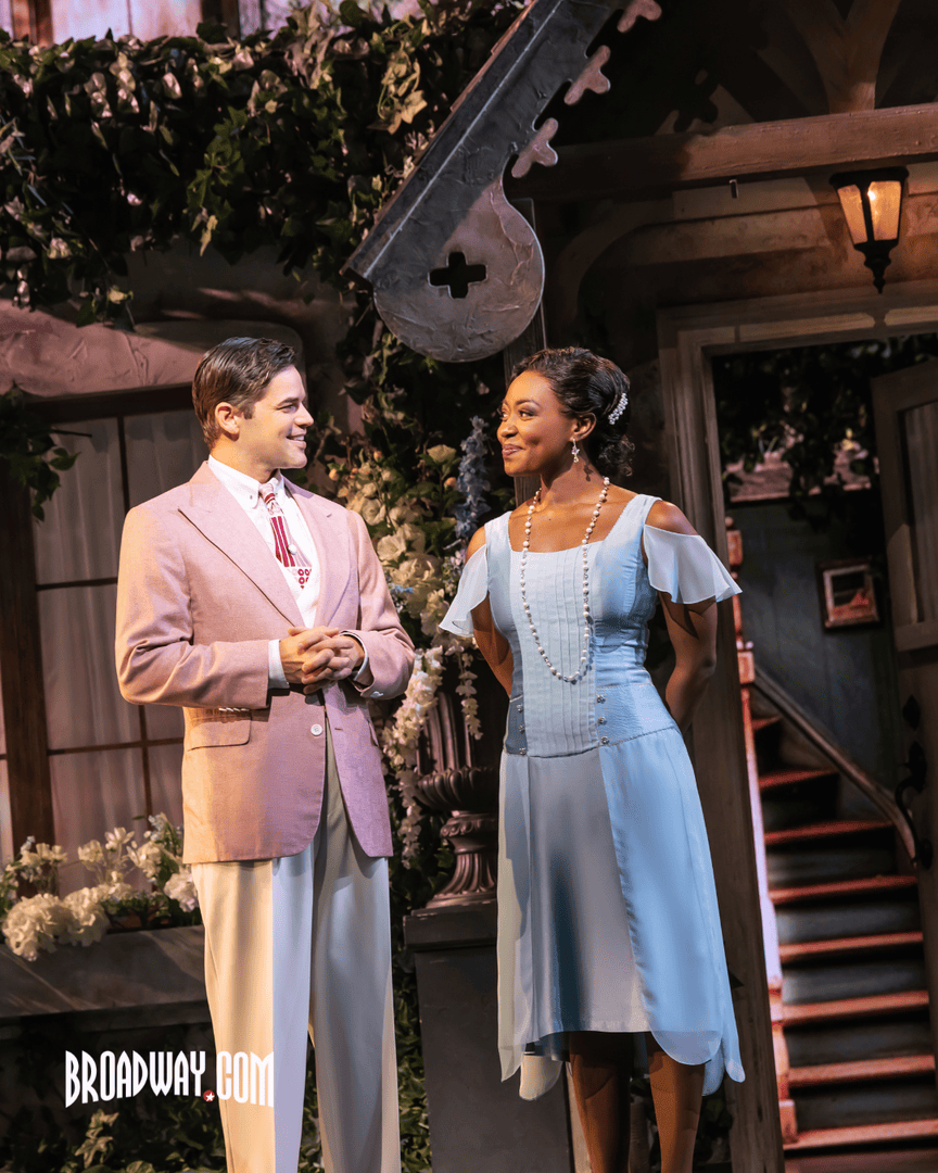 "Today's the day!" to see Jeremy Jordan and Aisha Jackson as Jay Gatsby and Daisy Buchanan in THE GREAT GATSBY on Broadway.

For tickets: bit.ly/3RV4Kaa 

📸: Matthew Murphy 

#jeremyjordan #aishajackson #thegreatgatsby