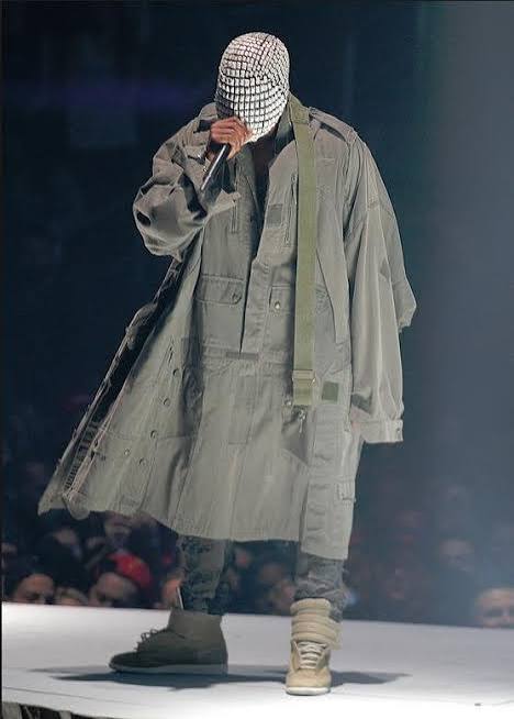 GoodAssSub's tweet photo. Mfs be treating Ye like Voldemort

Yeezy set the trends https://t.co/uJcmNlDwny