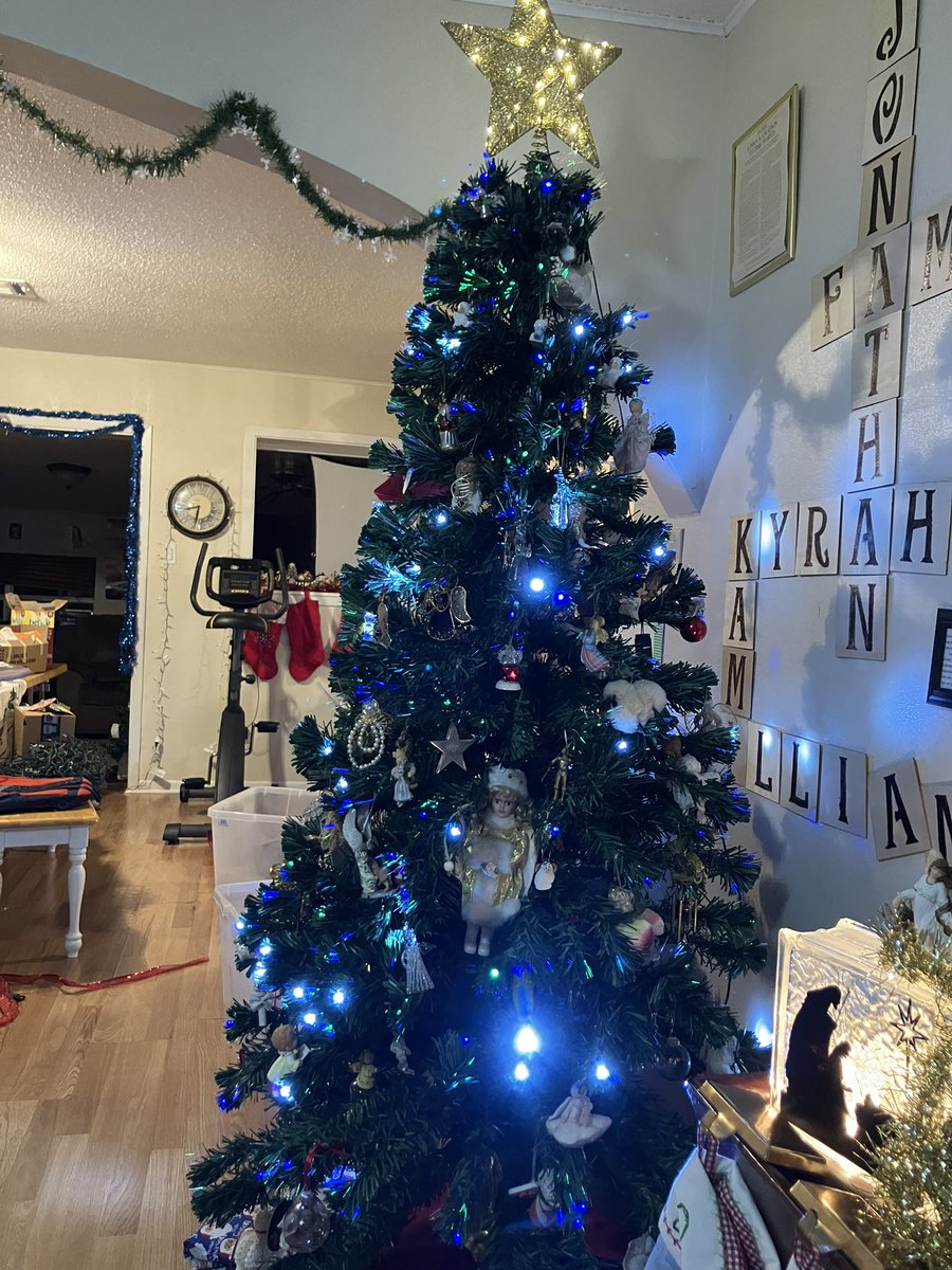 kamidramagirl's tweet photo. #Hearties #POstables VOTES COUNT 2X TODAY! I stay #fabover40 by decorating our 🎄 We do this as a fam after the decor’s up. When kids aren’t arguing it’s fun! 🤩🤪 There are many memories in these ornaments! Help me make a GREAT memory of winning! Thx!
https://t.co/ZfPDhzPQBc https://t.co/XxHf9pWFRv