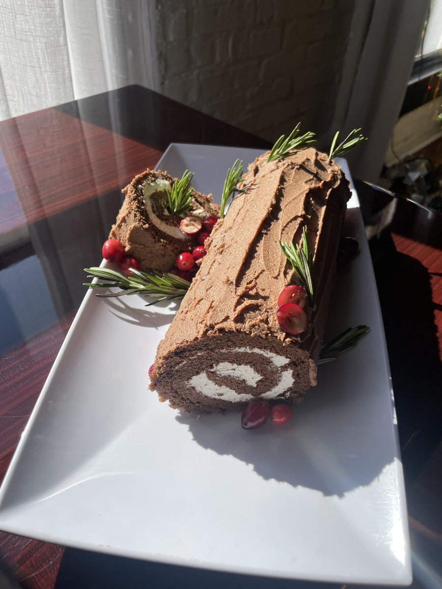 mulberrii's tweet photo. it’s yule log season 🙋🏽 https://t.co/NZSOJtWpAU