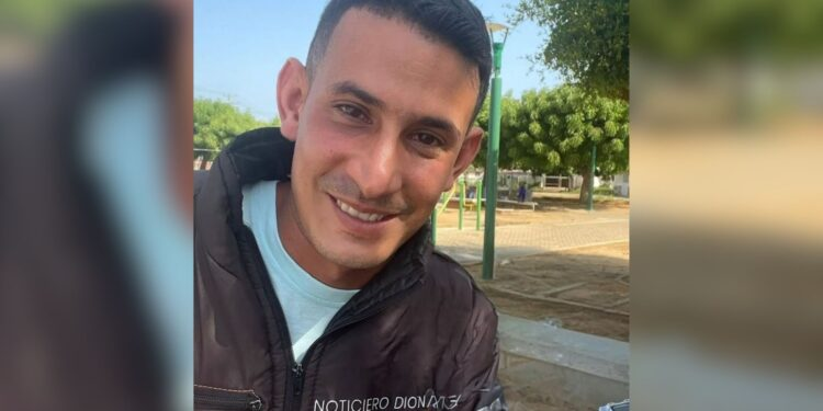 ReporteYa's tweet image. #3Dic #Detenciones 
Denuncian detención arbitraria del periodista José Serna en Cabimas, Zulia. El SNTP exigió su liberación inmediata tras ser arrestado por funcionarios de PoliCabimas a las 8:30 a.m., cerca de su lugar de trabajo. Serna permanece retenido en el comando policial