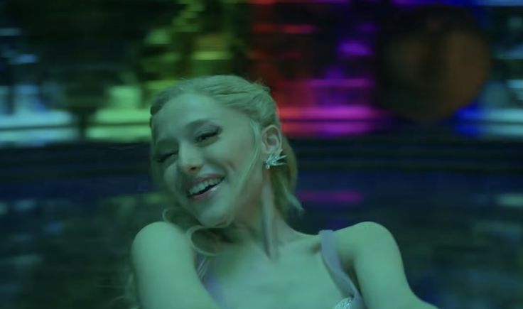 iagoxbuteraa's tweet image. realizing this was the ONLY time glinda was truly HAPPY in wicked for good is so PAINFUL.