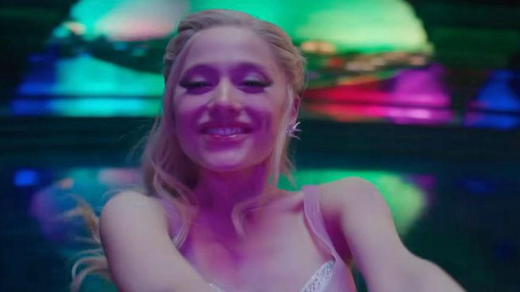 iagoxbuteraa's tweet image. realizing this was the ONLY time glinda was truly HAPPY in wicked for good is so PAINFUL.