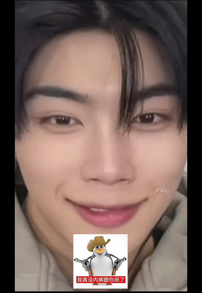 pgw_nation's tweet image. Omg op pretending to ask Gunwook's opinion on which HK concert zone is better by showing her tab nonchalant with the shirtless wallpaper and swiping through all those shirtless pic in between 🤣🤣🤣 This is so funny 
🔗  xhslink.com/o/2kBawvZvVDA