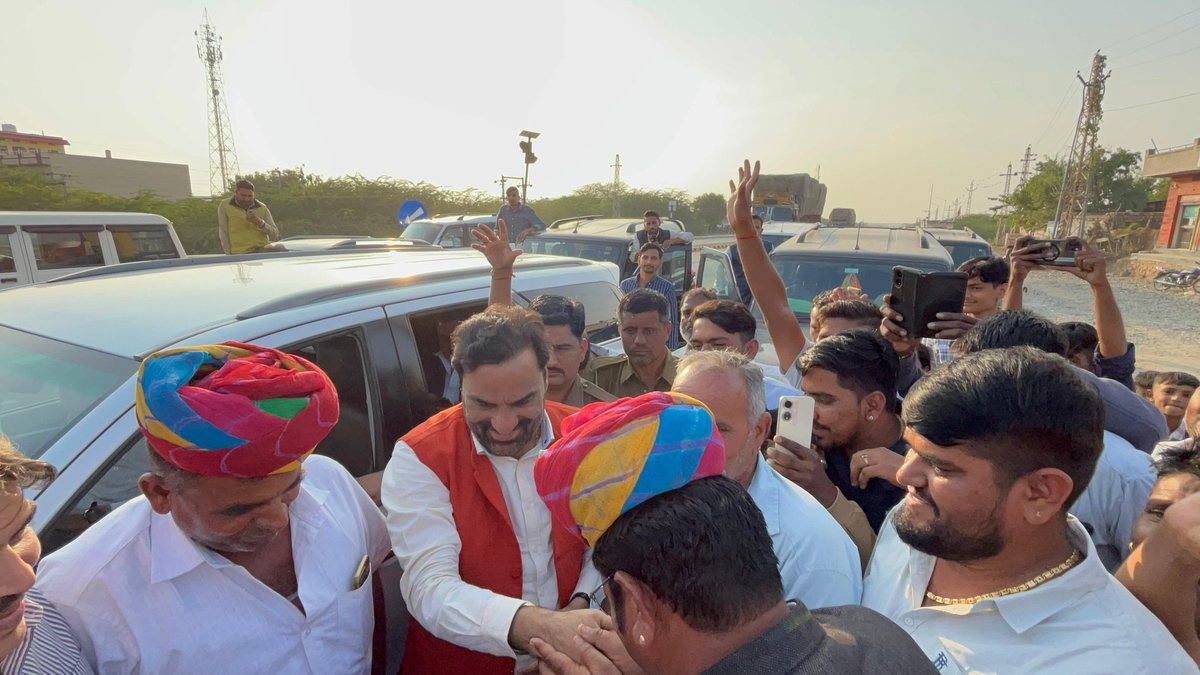 office_hb's tweet image. आज जोधपुर से बिलाड़ा जाते समय बीनावास में स्थानीय नागरिकों,पार्टी परिवार के सदस्यों ने RLP के राष्ट्रीय अध्यक्ष व नागौर सांसद श्री हनुमान बेनीवाल जी का स्वागत किया |
@hanumanbeniwal
