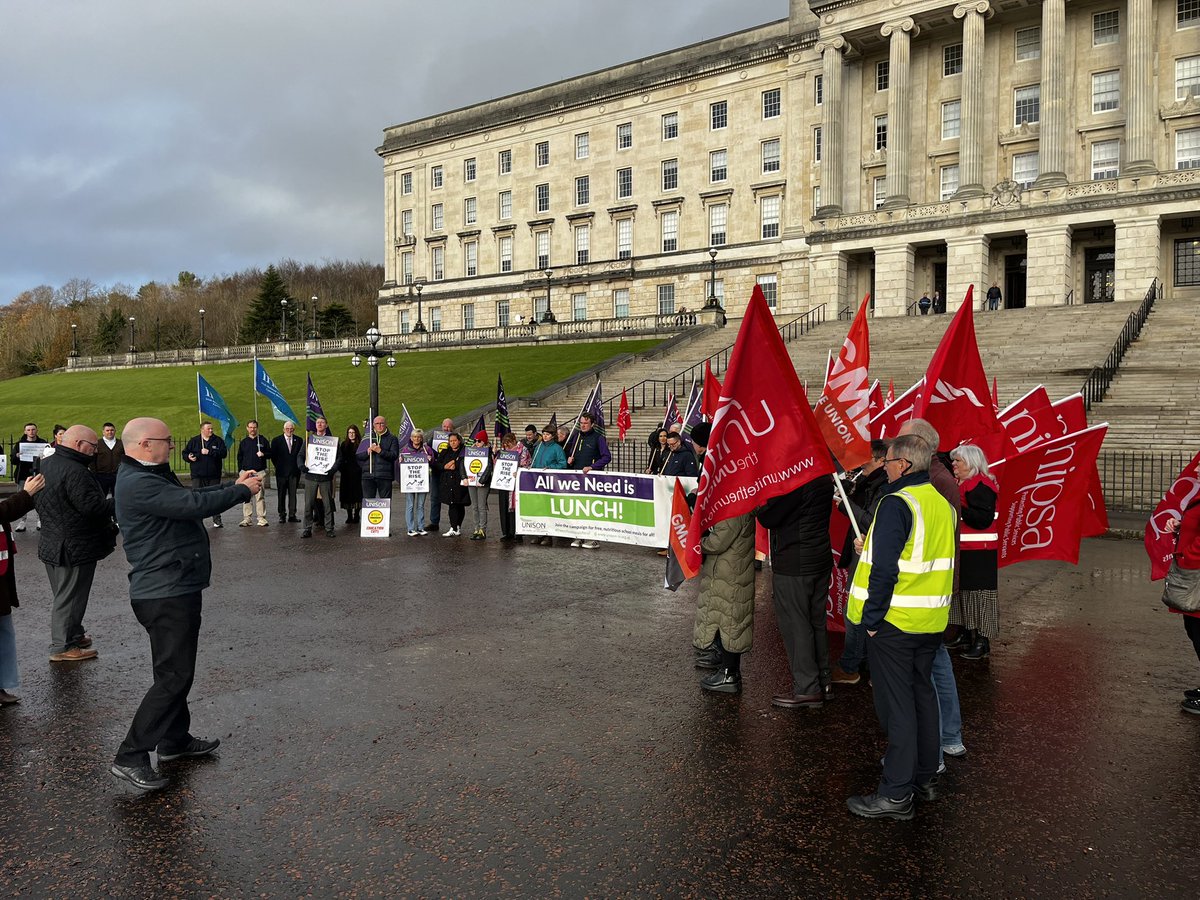 UniteunionNI's tweet image. Education workers gathered at Stormont earlier today to protest the cuts and rising costs for pupils ✊✊