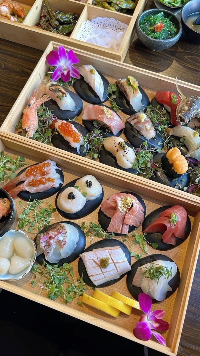 bensmithlive's tweet image. Most people worry about the wrong things with sushi.

The parasite stories get clicks, but the truth is, sushi is extremely safe once you understand these 3 variables: parasites, thiamine biology, and mercury hierarchy.

Let’s break down the science without the noise.

1.…