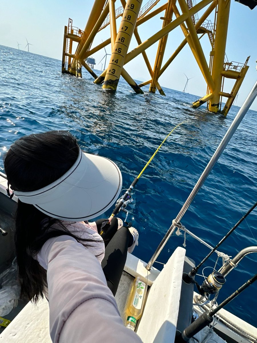 _al511otibi's tweet photo. Catching moments and fish under the sun 🌊🎣 https://t.co/qNihWWNqxK