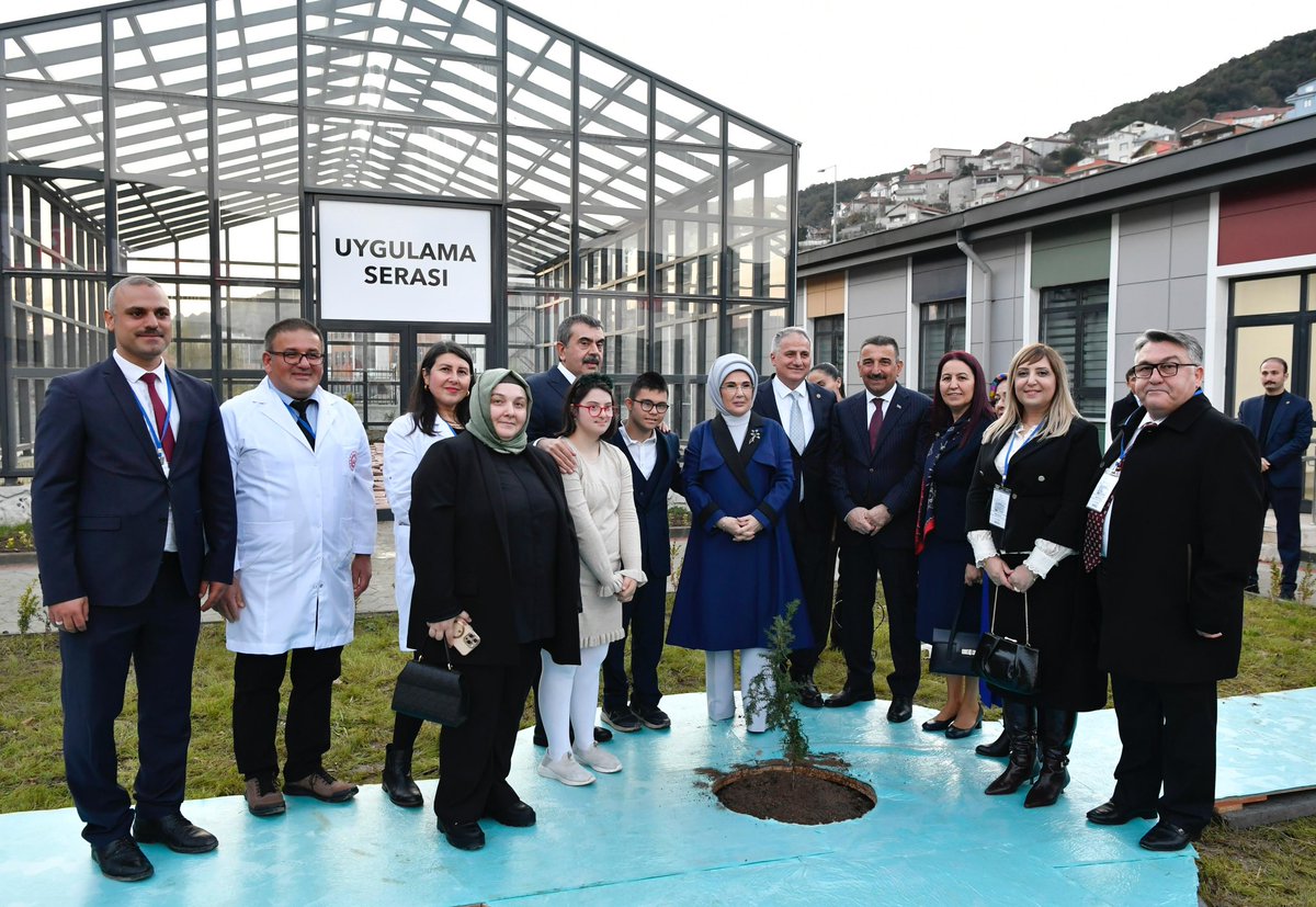 📍Zonguldak

3 Aralık Dünya Engelliler Günü’nde, emeğin çelikle buluştuğu Kdz. Ereğli’de Sayın Emine Erdoğan Hanımefendi’nin teşrifleriyle Kdz. Ereğli Özel Eğitim Kampüsümüzü öğrencilerimizle buluşturmanın sevincini paylaştık.

Türkiye, Sayın Cumhurbaşkanımızın liderliğinde son