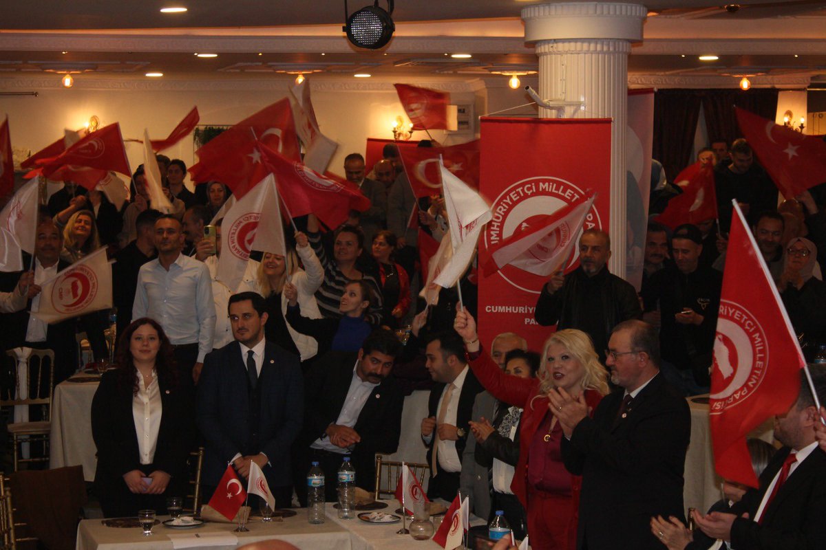 rsahinozturkcmp's tweet photo. Cumhuriyetçi Milletin Partisi olarak tanıtım toplantımıza katılım sağlayan tüm üyelerimize ve değerli vatandaşlarımıza yürekten teşekkür ediyoruz.

Gazi Mustafa Kemal Atatürk’ün ilke ve inkılaplarına bağlılığımızı ve Cumhuriyete olan sadakatimizi hep birlikte güçlü şekilde ortaya koyduk. Gösterdiğiniz ilgi ve destek, aydınlık yarınlara olan inancımızı daha da güçlendirdi.

Cumhuriyetimizin ışığında, hep birlikte daha güçlü günlere yürüyeceğiz.