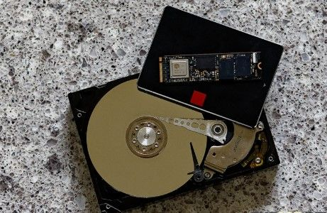 jkocer's tweet photo. Do SSDs (solid-state drives) require optimization or defragmentation? 

 By John Kocer
https://t.co/VW4A3Nrt0F

💽 Do SSDs need optimization or defragmentation?

Read full article here:
 
https://t.co/FMzZvqQU2M https://t.co/xdQjO4ubgi
