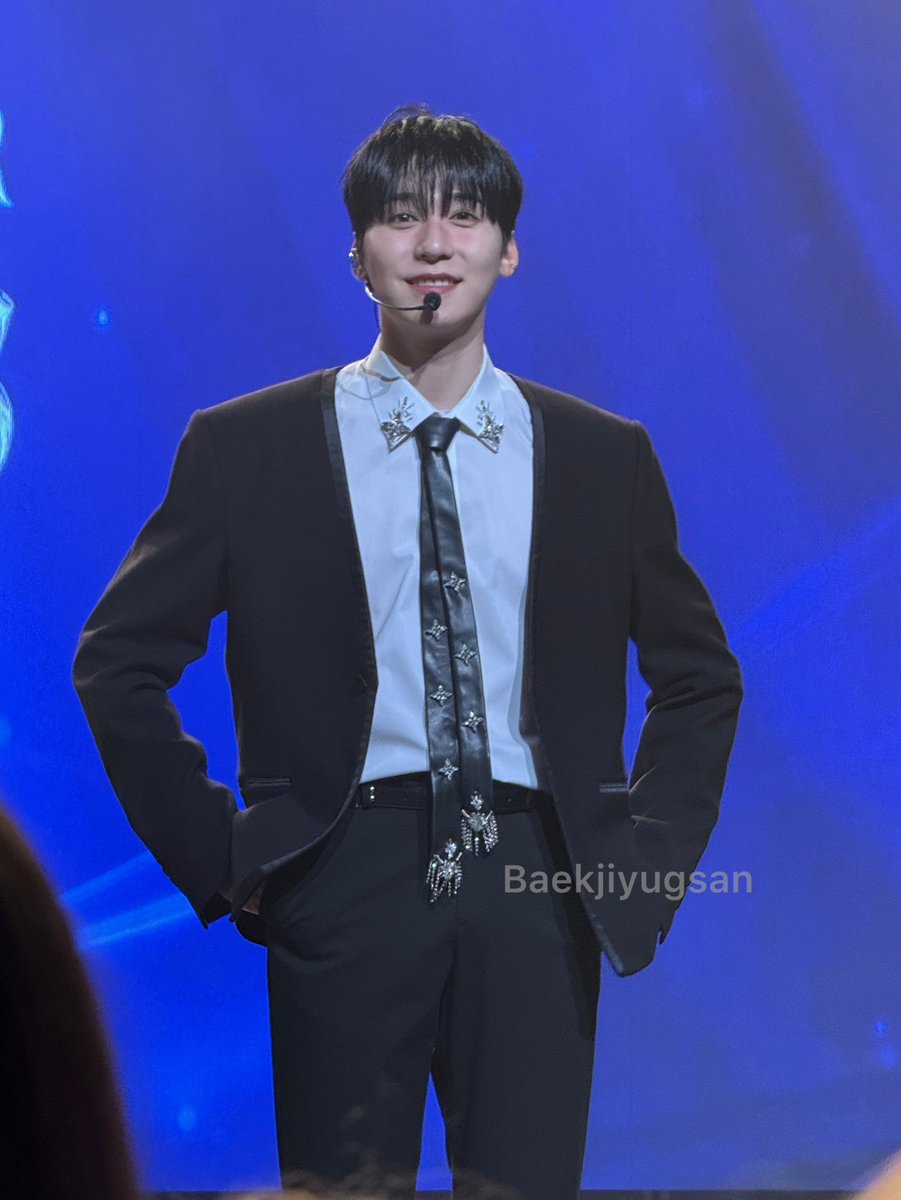 baekjiyugsan's tweet photo. This outfit was everything ๐คญ
#KEONHEE #ONEUS #ONEUSinHelsinki #ONEUSinEurope #oneusconcert @official_ONEUS https://t.co/J9JyznKyYU