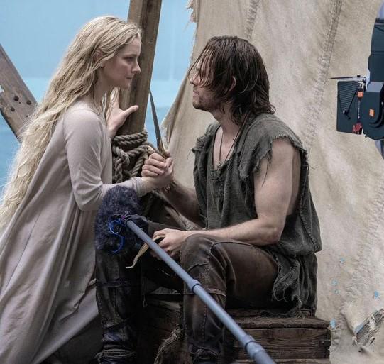 ArvenKateBlack's tweet image. Cursing Amazon for stealing this moment from us. Like dude, what&apos;s happening there?! 
#haladriel #saurondriel #RoP #RingsOfPower #Galadriel #Sauron #Halbrand  #SunderingSeas #theraft #cosmicbond #theyfuckedinnumenoryourhonor