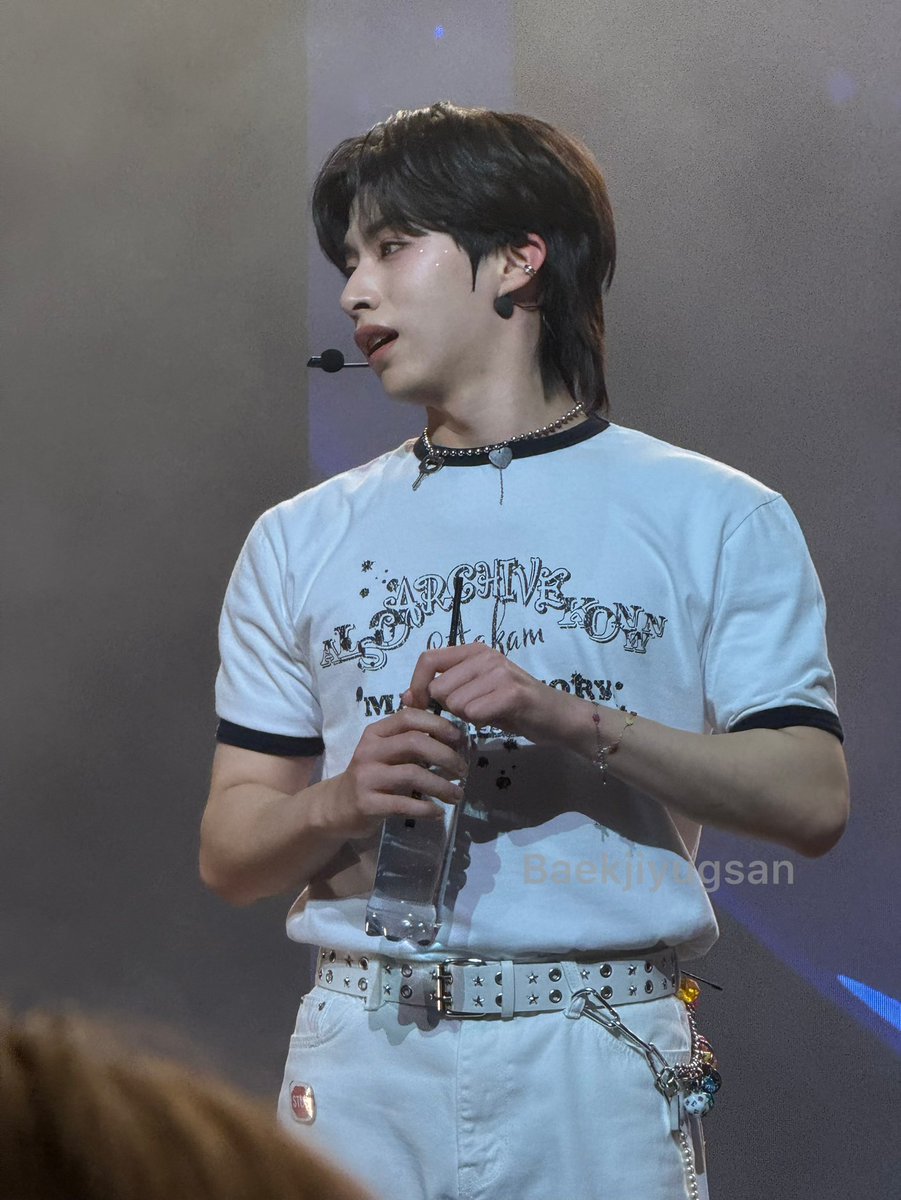 baekjiyugsan's tweet photo. The boy who made me the happiest! ๐ฅน๐คง
#XION #ONEUS #ONEUSinHelsinki #ONEUSinEurope #oneusconcert @official_ONEUS https://t.co/9OdLUsdjBW