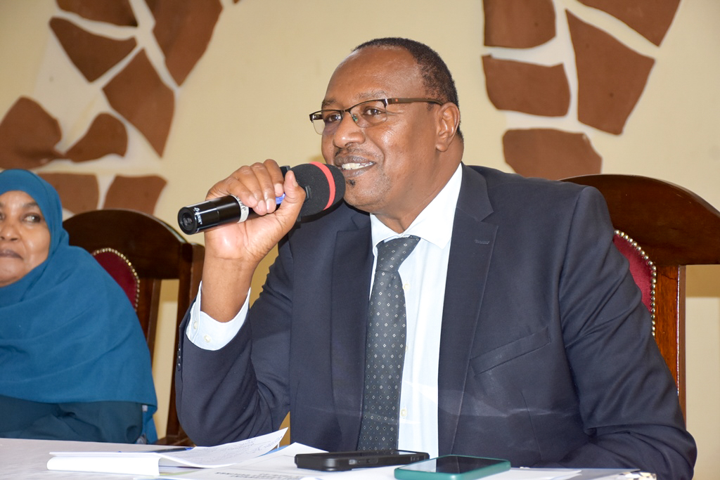 CRAKenya's tweet image. Our Chairperson, CPA Mary Chebukati, today led a Stakeholder Engagement on FY 2026/27 County Recurrent Expenditure Budget Ceilings at KSG, Kabete. Key stakeholders from national &amp;amp; county government gave input to refine the Ceilings. 1/3

#CountyRecurrentBudgetCeilings #Devolution