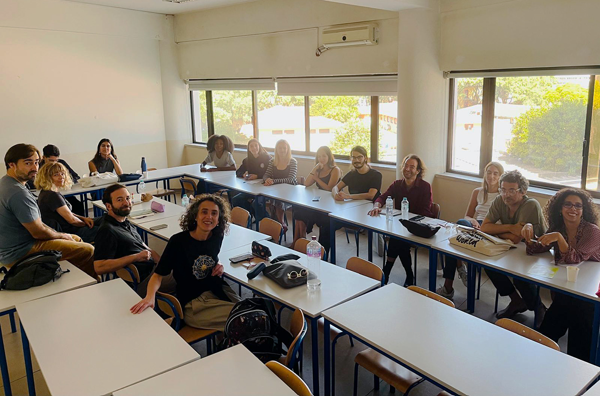 ifilnova's tweet image. 📣 Feira do Livro Independente na NOVA FCSH
10, 12 dez | entrada livre

🎯 Leitura encenada + conversa "Antígona: novas vozes para um clássico"
⭐️ Com o Prof. João Constâncio (IFILNOVA) e o Colectivo SUL

📆 10 dez, 17h30, Auditório B1

+ info ifilnova.pt/feira-do-livro…