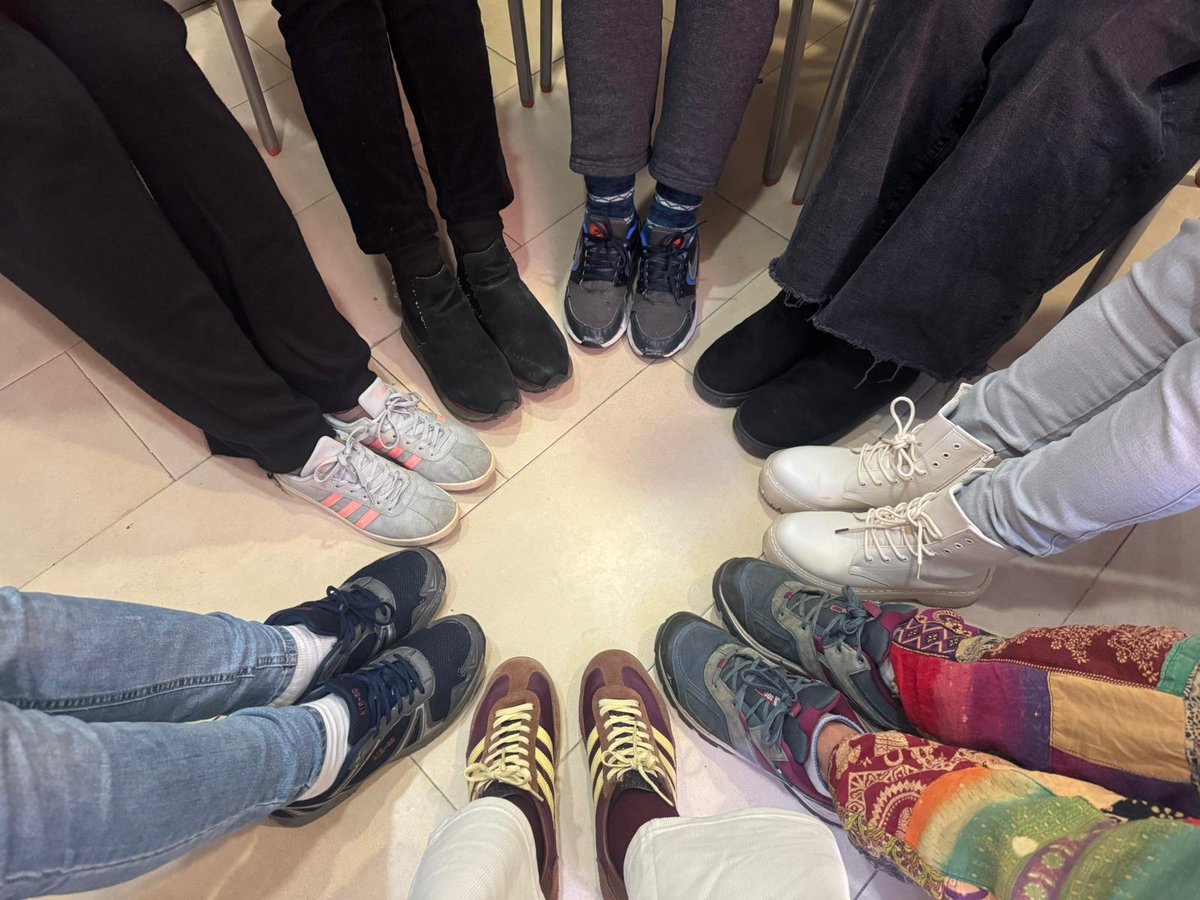 En el CEA incorporamos Prácticas Restaurativas para mejorar la convivencia y fortalecer vínculos ✨. Favorecen la escucha, el respeto y una gestión positiva de los conflictos, creando un entorno más humano y participativo 💛

#PrácticasRestaurativas #CEA #Comunidad