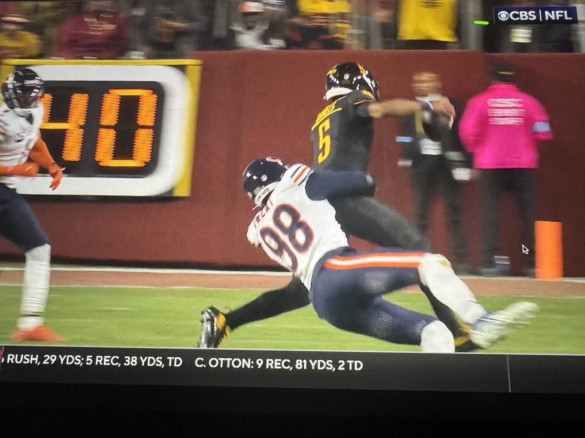 WeeklyAudible's tweet image. Damn it’s almost like Jayden’s injuries also came from an “illegal” tackle that never gets called unless a Commander does it.