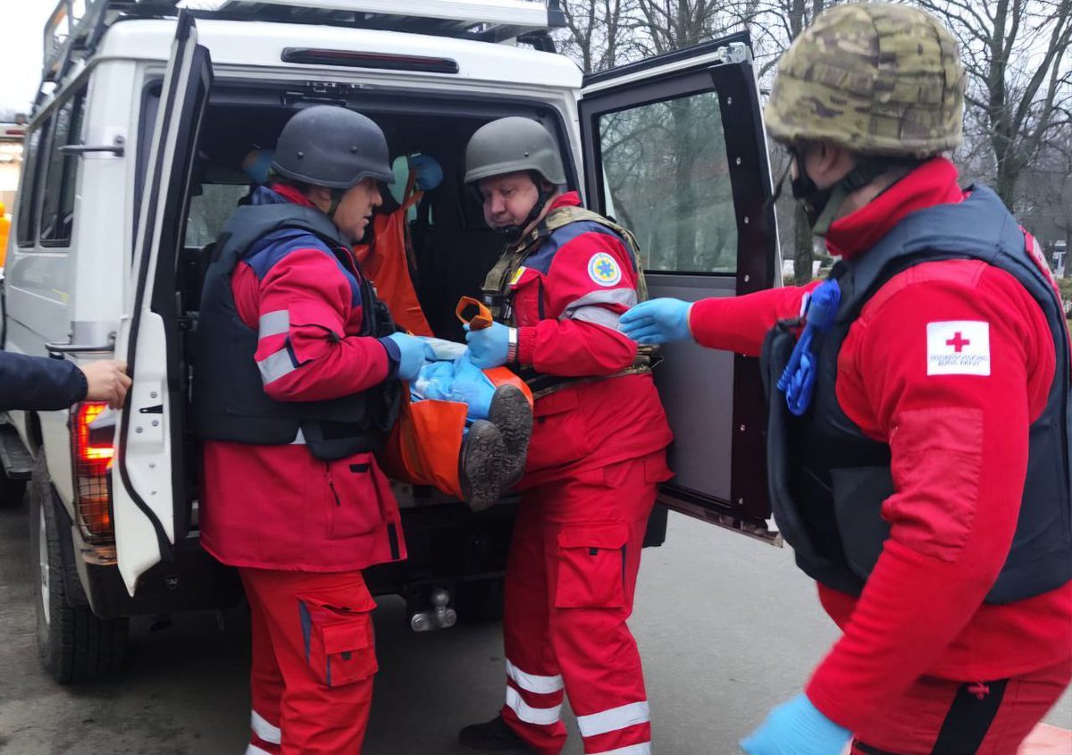 NAFOvoyager's tweet image. russians hit Kryvyi Rih with a ballistic missile.

At least three people are wounded — including a 3-year-old child.

russia is doing exactly what it wants — spreading terror.