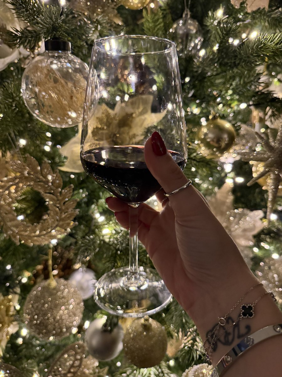 MrsF202's tweet image. #WineWednesday 🍷

Cheers!

Need a win tonight Palace boys!! 💙❤️🦅