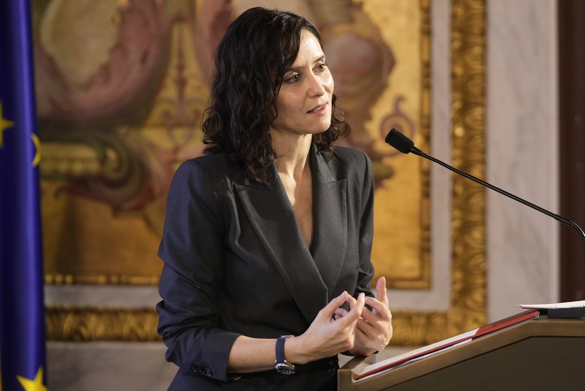 ComunidadMadrid's tweet image. 🔴 La presidenta @IdiazAyuso ha participado en el Encuentro Club Cámara, organizado por la @CamaradeMadrid.

👉 Ha destacado la capacidad de atracción de empresas de la región, &quot;un lugar alegre, con las calles llenas de vida” y una Administración &quot;que no intenta imponer”.