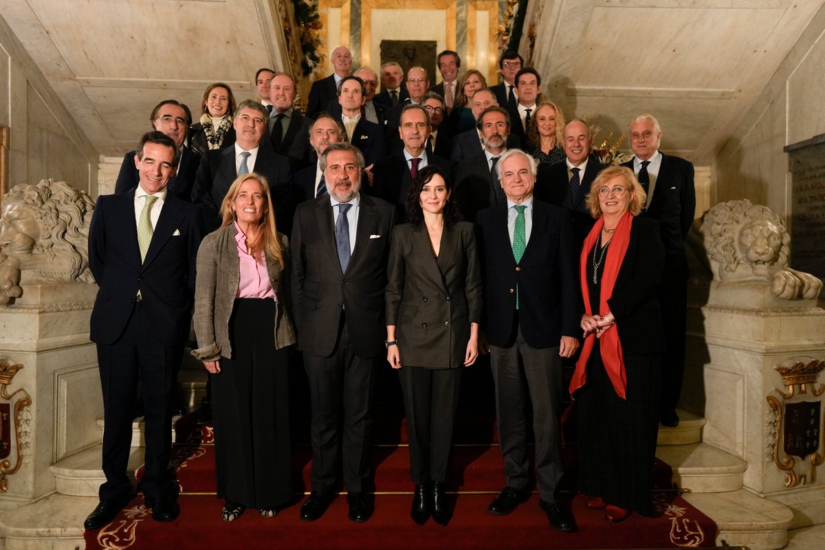 ComunidadMadrid's tweet image. 🔴 La presidenta @IdiazAyuso ha participado en el Encuentro Club Cámara, organizado por la @CamaradeMadrid.

👉 Ha destacado la capacidad de atracción de empresas de la región, &quot;un lugar alegre, con las calles llenas de vida” y una Administración &quot;que no intenta imponer”.