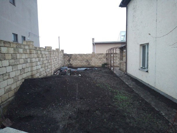 sumnjam's tweet image. A #StormShadow cruise missile fell in a backyard in Rostov-on-Don, possibly due to a malfunction or being intercepted by Russian electronic warfare systems.