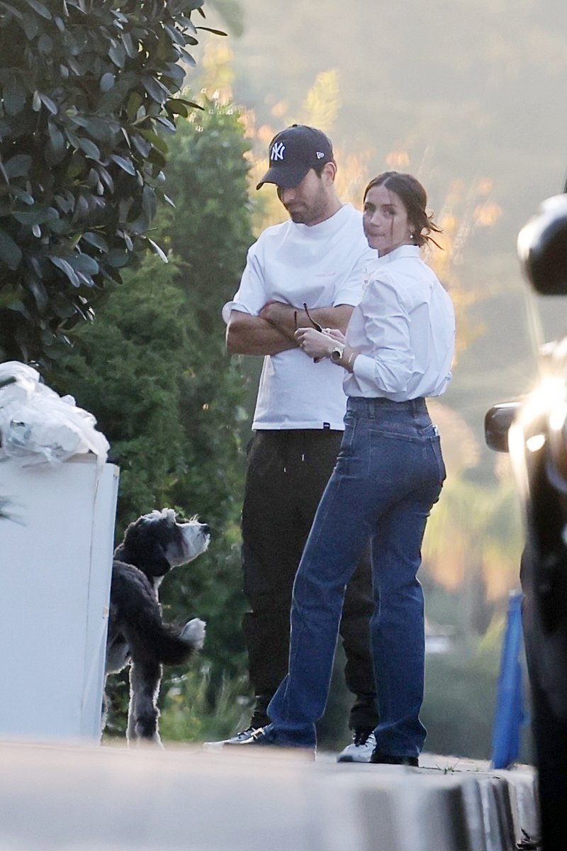 quem's tweet image. Ana de Armas é vista com empresário brasileiro, ex de Ivete Sangalo e Daniela Cicarelli.

A atriz e Marcelo Valente já foram vistos juntos em meados de novembro, mas não houve confirmação nem negação de um relacionamento.

Ana está solteira desde outubro, quando chegou ao fim seu…