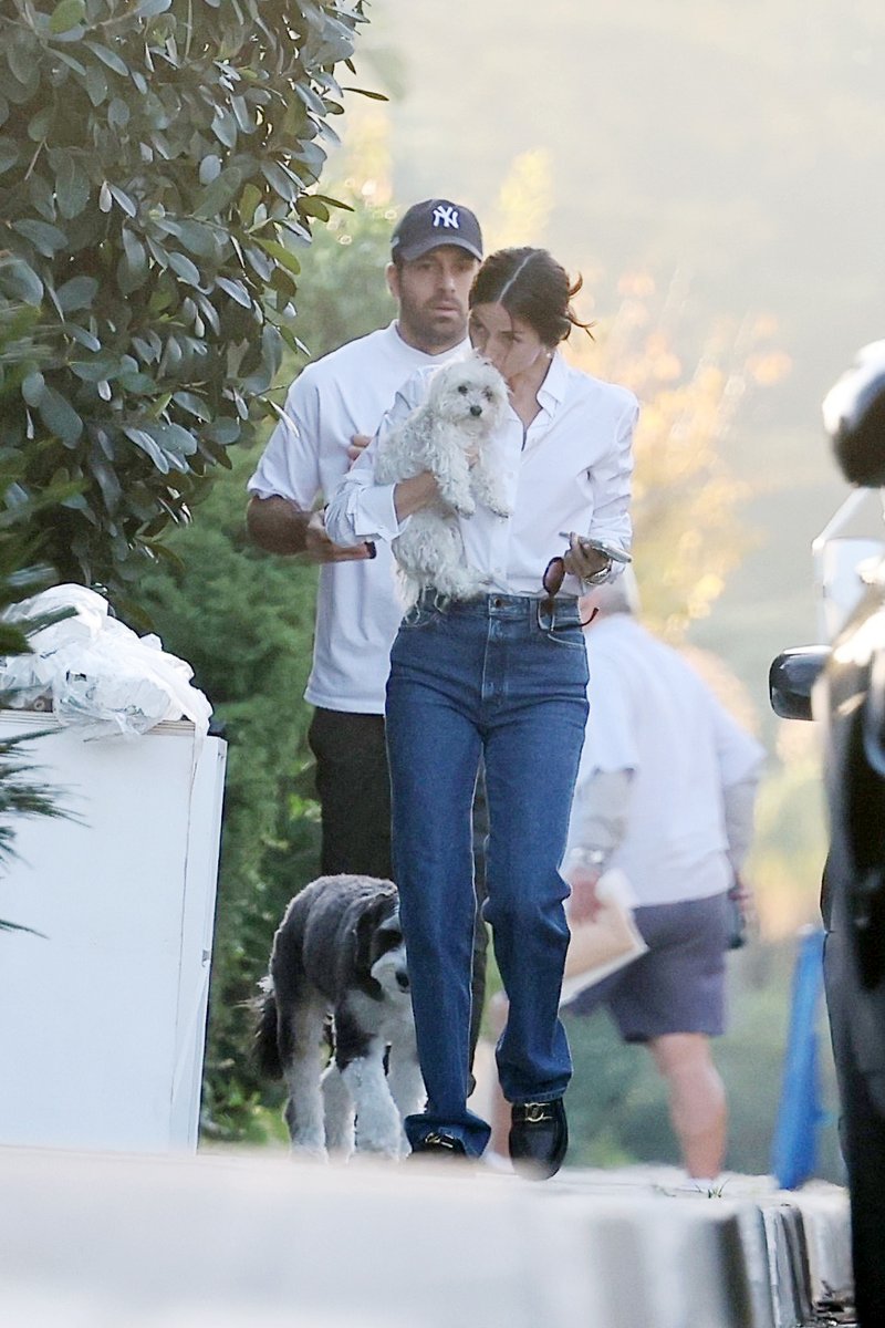 quem's tweet image. Ana de Armas é vista com empresário brasileiro, ex de Ivete Sangalo e Daniela Cicarelli.

A atriz e Marcelo Valente já foram vistos juntos em meados de novembro, mas não houve confirmação nem negação de um relacionamento.

Ana está solteira desde outubro, quando chegou ao fim seu…