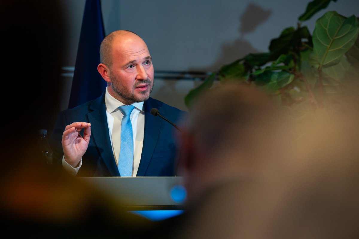 NovaSlovenija's tweet image. 🗣️ @JernejVrtovec➡️ Nova Slovenija je bila, je in bo zagovornik delavnih in pridnih ljudi, ki si sami služijo svoj kruh. 

📈 Predstavljamo gospodarski program, s katerim ponujamo alternativo za gospodarski razvoj Slovenije. Ta je temelj za vzpostavitev razvojne koalicije, ki jo…