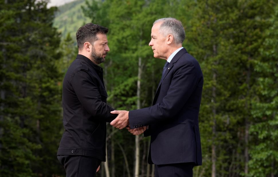 MarcNixon24's tweet image. A $100M corruption scandal just rocked Ukraine.

So what did the Carney Liberals do?
Send another $235 million.

That’s nearly $900M in 6 months

While Canadians freeze, starve, and get laid off.

This isn’t foreign aid.
It’s daylight robbery.