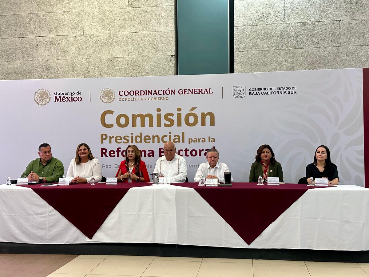 TEPJF_GDL's tweet image. La Magistrada Presidenta Rebeca Barrera Amador participó en la audiencia pública de la Comisión Presidencial para la Reforma Electoral en BCS, donde presentó propuestas para profesionalizar los comicios, unificar reglas y fortalecer la paridad y la inclusión. ⚖️🇲🇽