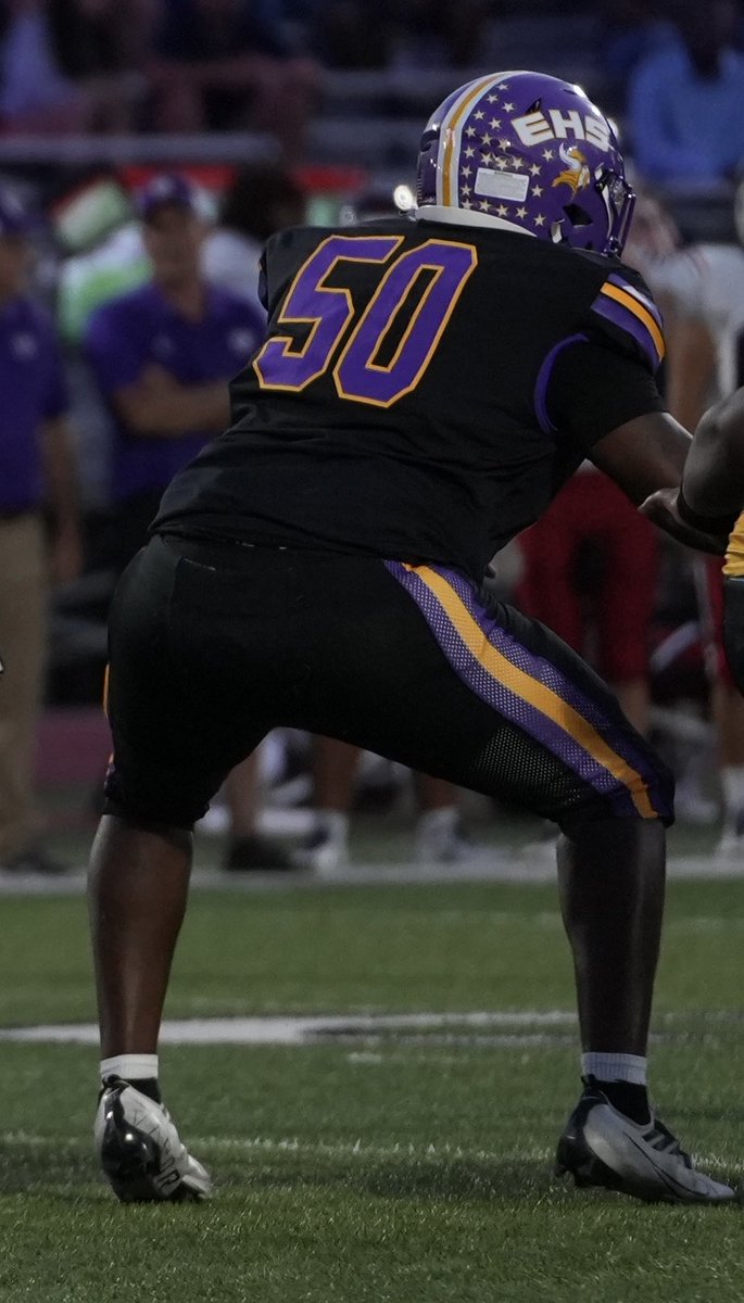 Congratulations to #50 Tyler Moss for being selected to the Region 1 AAAA All Region Team!

Season Stats: 12 Starts, Average Grade of 82%, 19 Knock Downs, 2 Sacks allowed

#SoundTheHorn