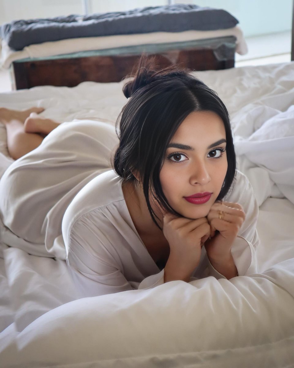 Paulinaxohottie's tweet photo. being a girl is wild because 99% of the time I look like this and the 1% I look like my pinned tweet
https://t.co/edLwFxS4fP https://t.co/jjXJJLH80w