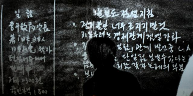 "고문 기술자가 미안해 할 정도로 모진 고문" 전두환 '왕' 만들기에 1000명 넘게 스러졌다

박정희 사후 권력 잡은 신군부, 검열 고삐 쥐고선
"검열 철폐" 기자들 저항하자 다음 날 계엄 확대
'내란 완성' 위해 언론계에 체포·고문·해직 칼바람

hankookilbo.com/News/Read/A202…