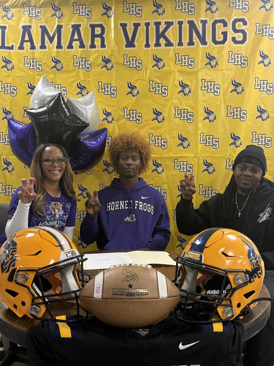 CoachSkinz's tweet photo. Signed. Sealed. Delivered.

So proud of @KhamPruitt, you earned every bit of what you’ve gotten!! 

#RecruitTheVikes
#NextLevelVike https://t.co/BX0HhpLtIP