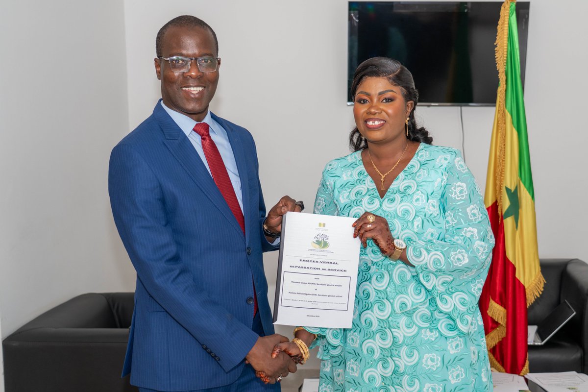 La salle de réunion du <a href="/MMESS_Officiel/">Ministère de la Microfinance, de l’ESS-SN</a> a vibré d’émotion lors de la passation de service entre M. Gorgui Ndiaye, Secrétaire général en poste depuis 2023, et Mme Ndéguéne Sow, nouvellement appelée à poursuivre la haute fonction de Secrétaire général.

Plus👉bit.ly/3KFc2iD