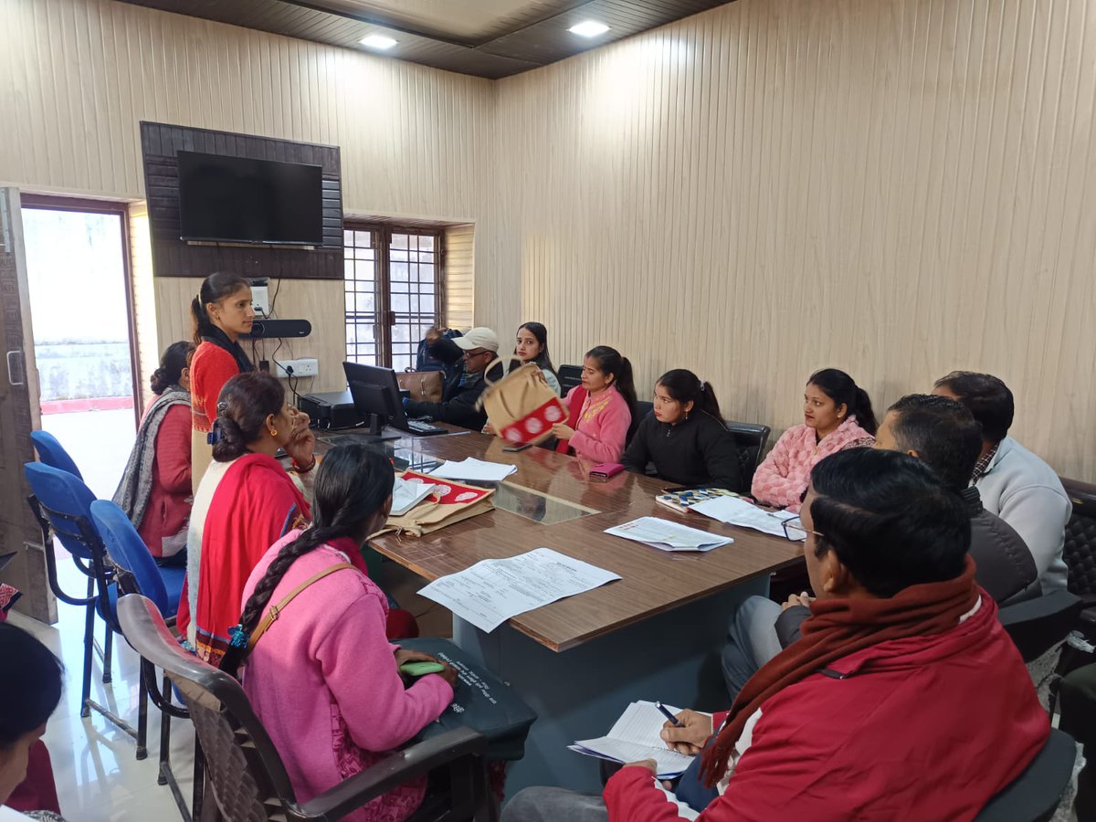 ReapSult's tweet photo. दिनांक 03/12/2025 को विकास खण्ड कार्यालय सल्ट में खंड विकास अधिकारी महोदय की अध्यक्षता में समीक्षा बैठक में प्रतिभाग किया गया जिसमें NRLM staff रीप CLF स्टाफ, IPRP व अन्य कैडर द्वारा प्रतिभाग किया गया।
जिसमें NRLM/REAP द्वारा किए जा रहे कार्यों की समीक्षा की गई। https://t.co/DcH5TMZHui