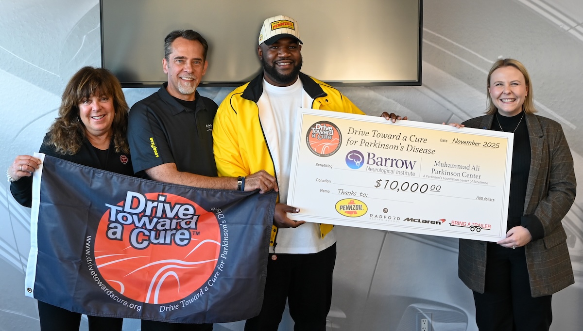 SupportBarrow's tweet image. Thank you to @DriveTowardCure and to all who participated in their fundraiser this past spring! Drive Toward a Cure is a national nonprofit foundation uniting the automotive community in the race to end #Parkinson’s disease. They recently presented a $10,000 donation to…