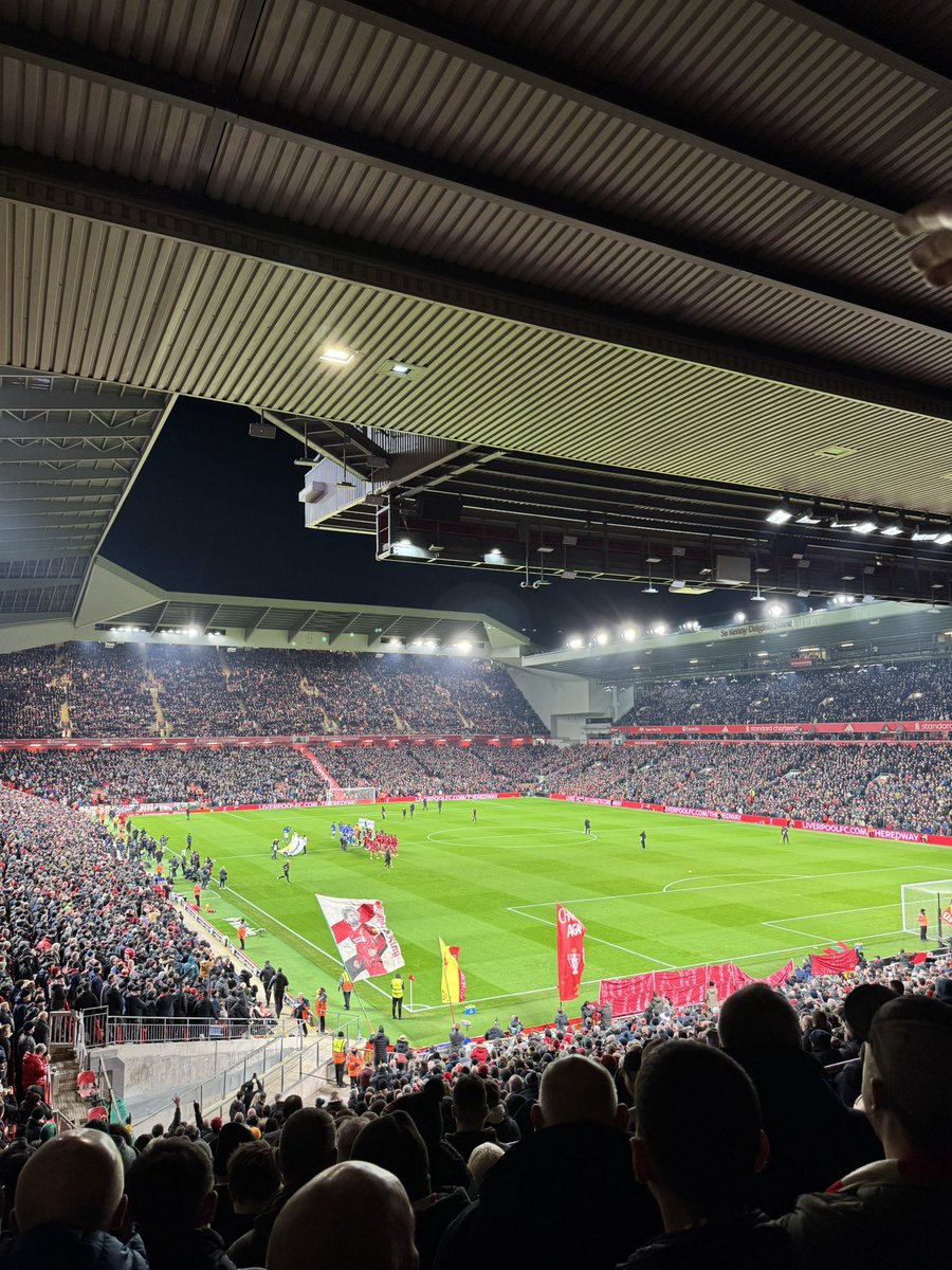 sargs_'s tweet image. What’s happened to our champions, flat as anything