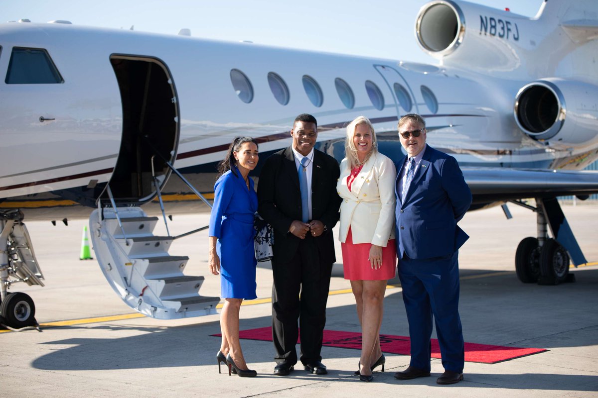 USEmbassyNassau's tweet image. This afternoon, at 2:30 pm, Chargé d’affaires Kimberly Furnish handed the ball to incoming Ambassador-Designate Herschel Walker. Embassy Nassau is delighted to welcome Amb. Walker, Mrs. Julie Walker, and Duke. Amb. Walker will present his credentials to the Governor General next…