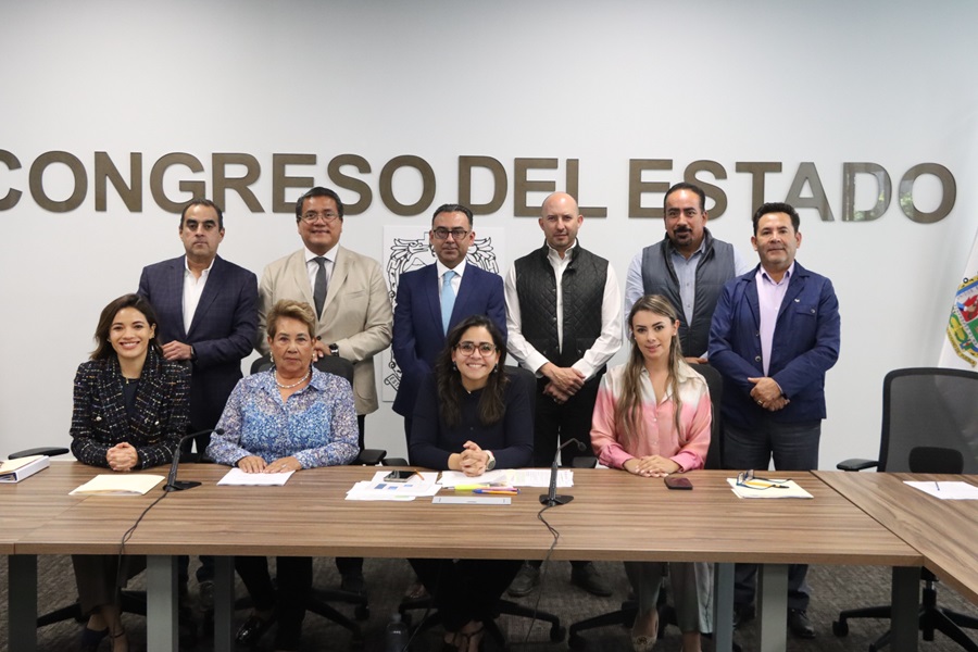 Avala Comisión del <a href="/CongresoPue/">H. Congreso de Puebla</a> Leyes de Ingresos de 42 municipios para el Ejercicio Fiscal 2026

<a href="/SoyPavelGaspar/">Pavel Gaspar Ramirez</a> 

 tinyurl.com/2739ux2r