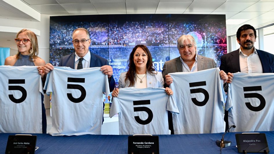 Con una nueva política social, enfocada en el combate de la pobreza y el hambre de las infancias, el gobierno de las izquierdas invertirá millones de dólares en comprar los derechos de transmisión del Mundial de fútbol a la FIFA. 

¡Infancias pobres ahora se dice Infantino!