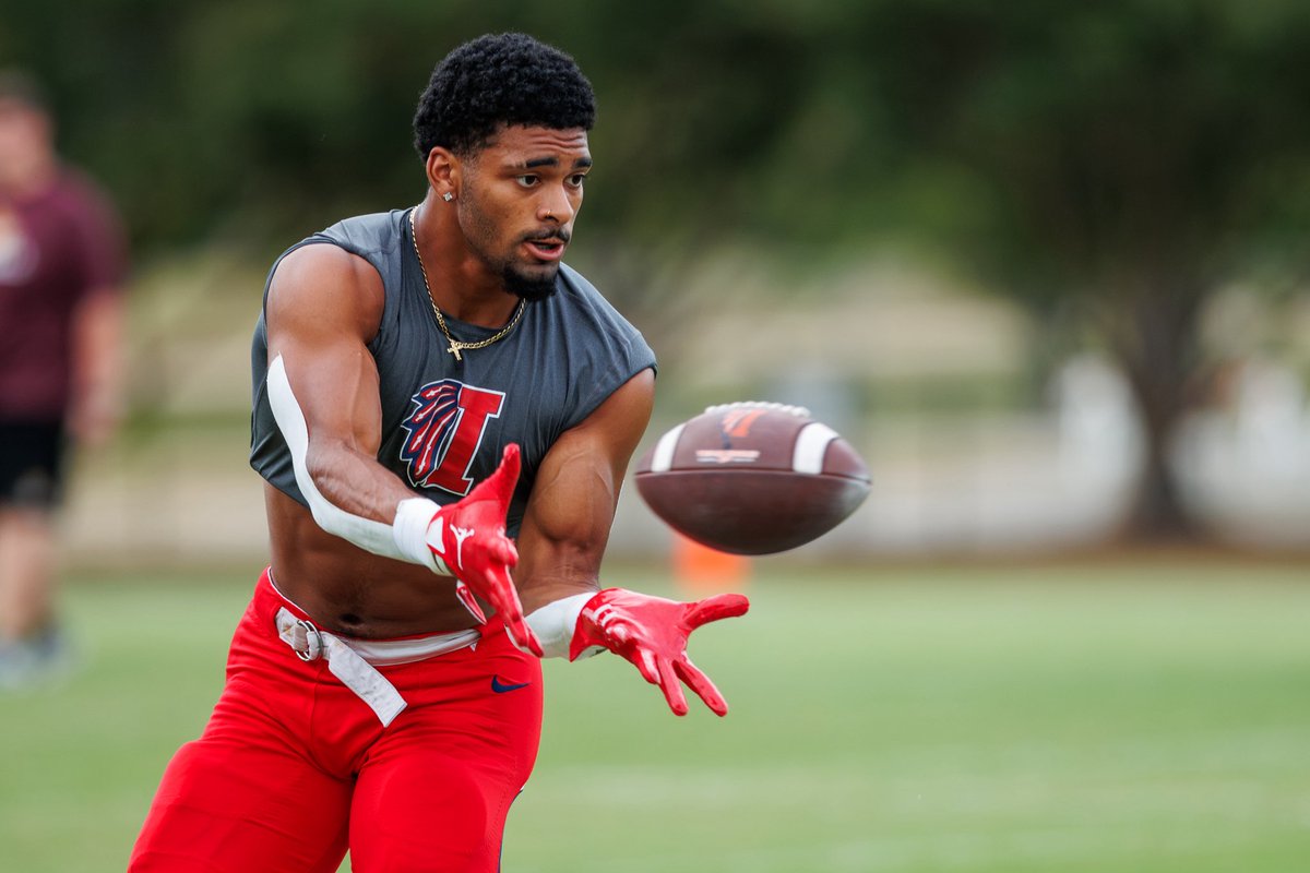 JBravvo_1's tweet photo. 6’2, 200
Real #JUCOPRODUCT https://t.co/xAzUhZYoIN