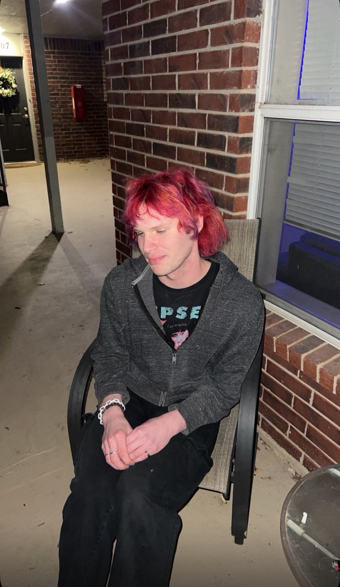 JB_JuneBug's tweet image. my car broke down and im cold