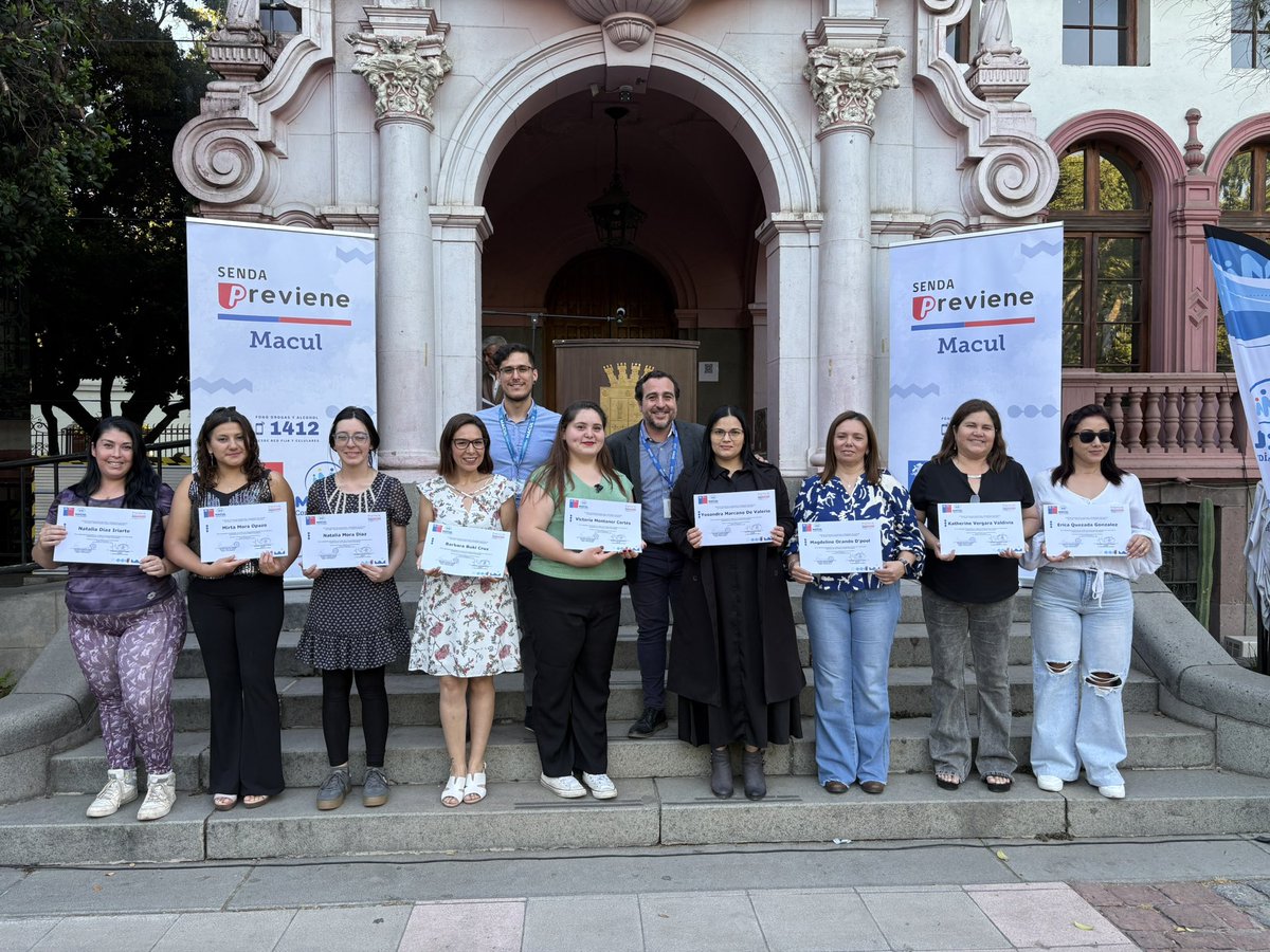 Estuvimos presentes en la certificación de madres, padres, adultos cuidadores y dirigentes (as) comunitarios, que participaron en los talleres del equipo SENDA Previene de <a href="/MuniMacul/">Municipalidad Macul</a> 👏🏼
#SENDAesPrevención✨